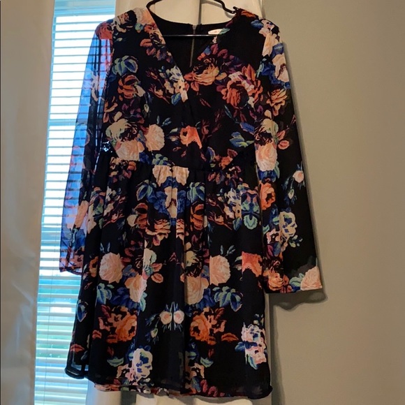 Dress - Picture 1 of 4